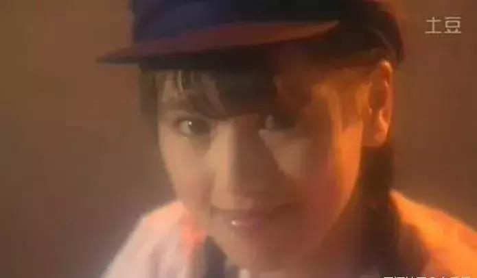 黄家驹不羁的风,放荡不羁爱自由是黄家驹的哪首歌