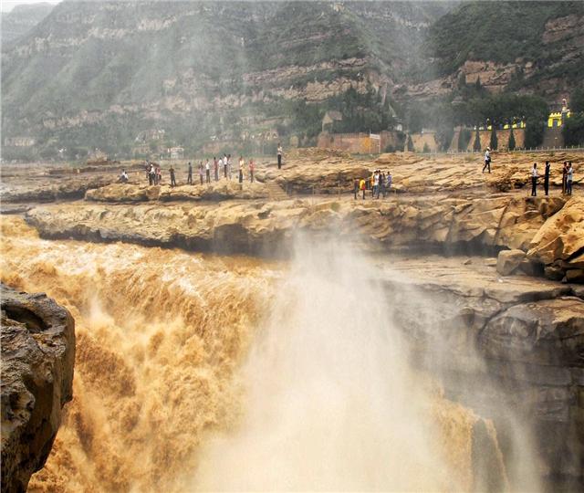 壶口瀑布奔腾不息的黄河水,气吞山河壶口瀑布冰河解冻