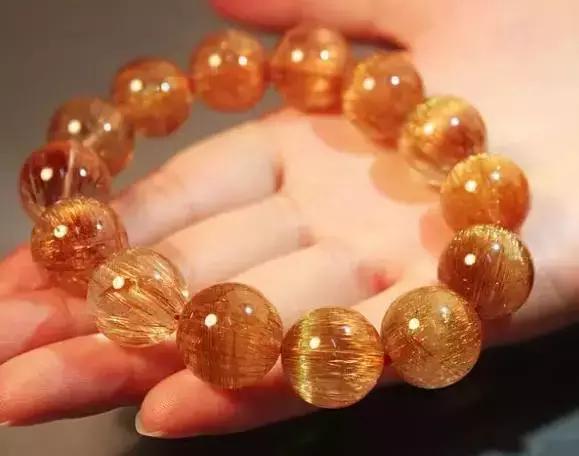 男士可以戴朱砂手串吗,男士右手戴手串的讲究