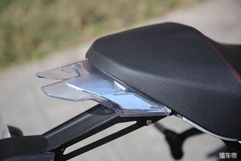 新感觉双缸250百公里加速,加速2秒左右的摩托车