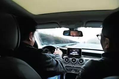 刹车失灵可以用定速巡航减速吗,定速巡航车辆刹车失控时候管用吗