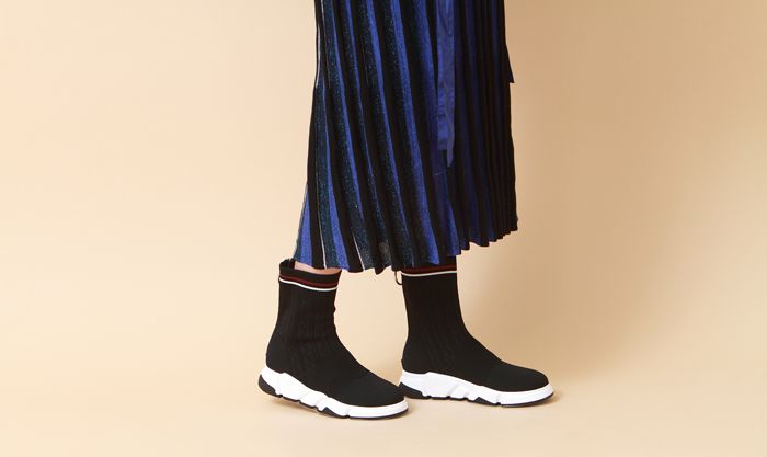 真皮春季短靴女100牛皮浅灰色,适合春天穿的短靴