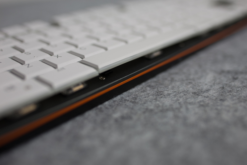 突破机械硬盘的厚度界限，做史上最薄机械键盘，而且它还有光！