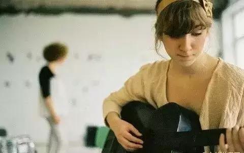 找个吉他老师有用吗,找个学习吉他的老师有推荐吗