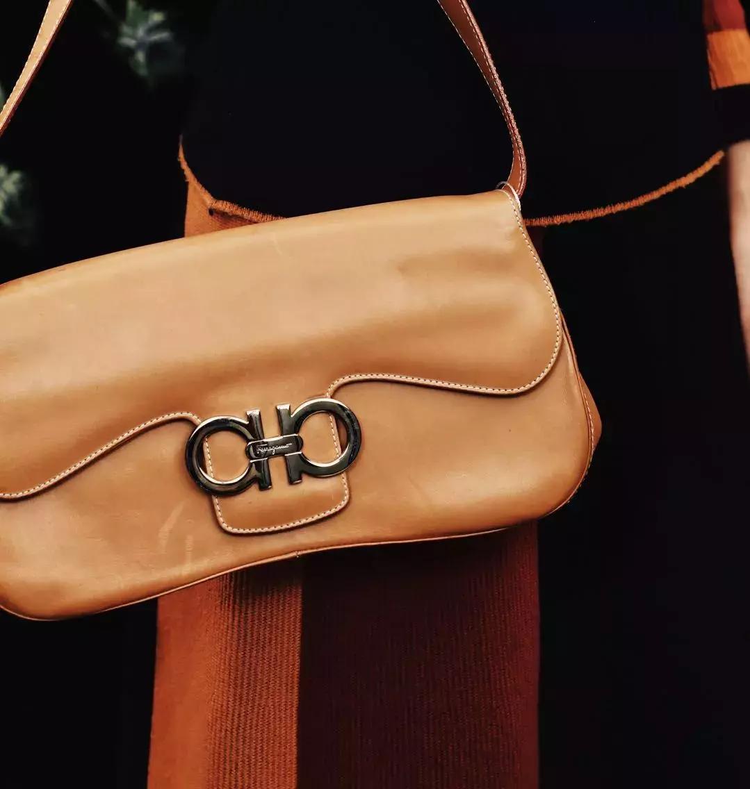 什么方法可以淘到大牌小样,loewe和celine草编包哪个好