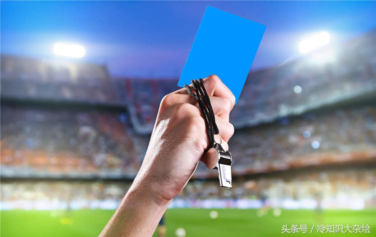 足球蓝牌和绿牌,足球除了角球还有什么