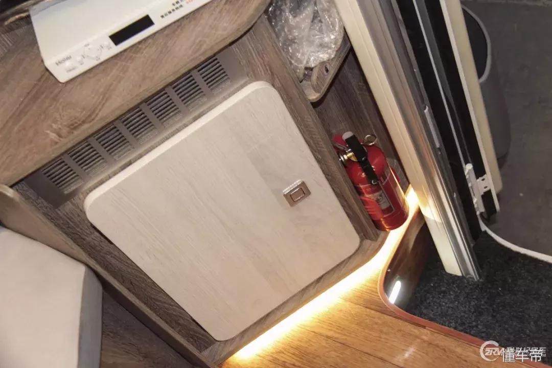 32万买房车,42万块钱买了一辆房车自驾游