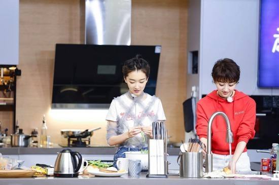 井柏然周冬雨马思纯,马思纯周冬雨七月与安生视频