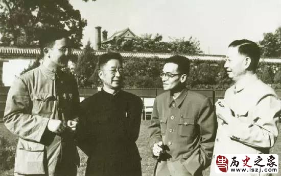 霍金本拉登高清壁纸,站着的霍金的照片