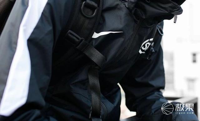 首发试穿顺丰×耐克定制快递服：能配它的只有特斯拉定制三蹦子！