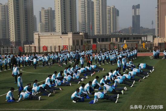 《安徽青年报》到金寨思源实验学校进行“足球特色学校”采访活动