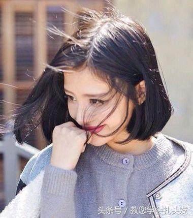 这个季节最流行的发型谁扎谁好看,春季发型扎法简单又好看中短发