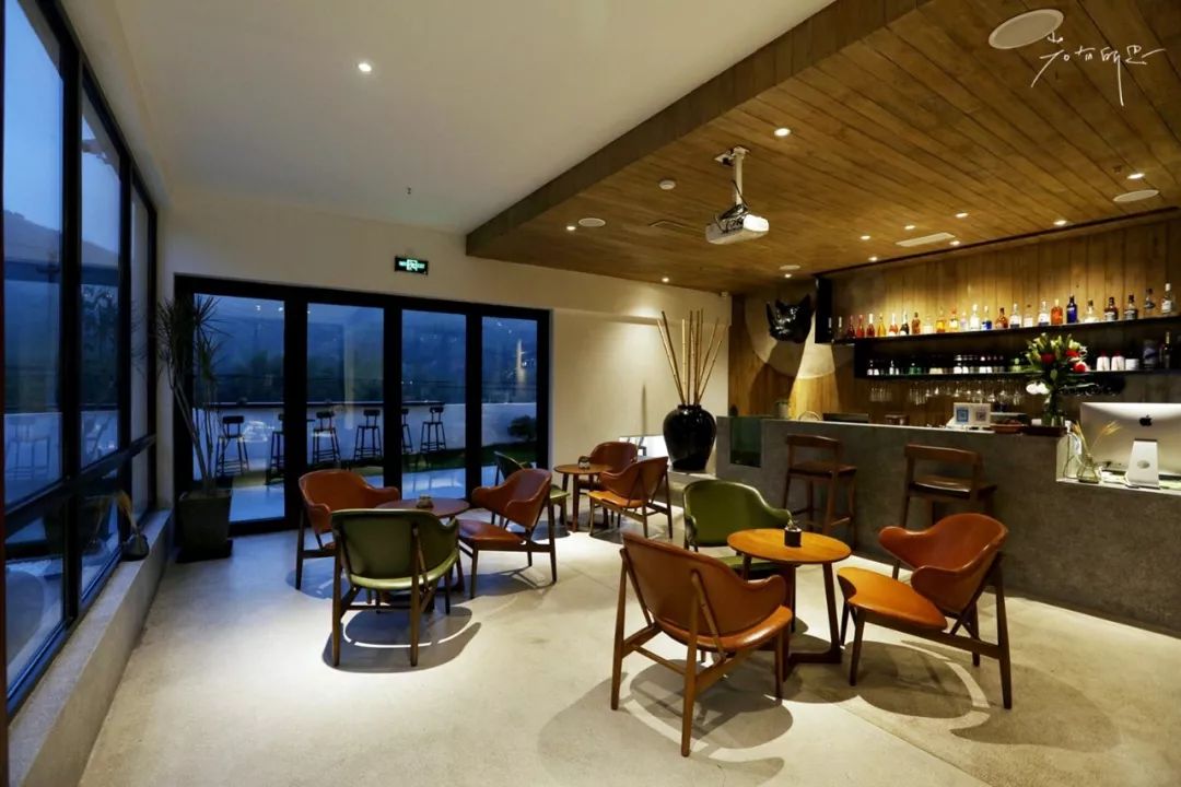 住进莫干山下的“鱼缸”，