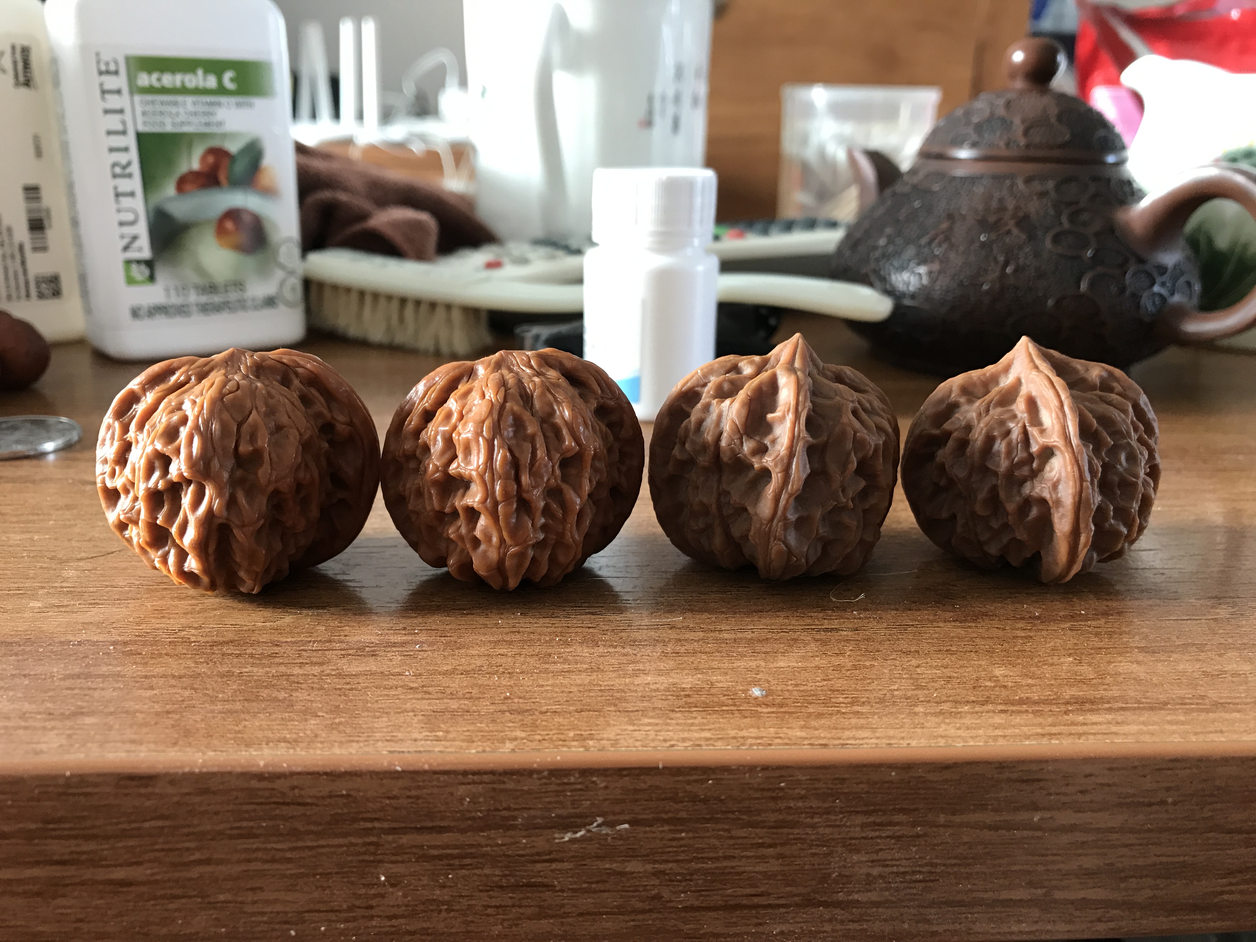 文玩核桃不小心磕掉尖或磕破纹肉就该扔掉吗?