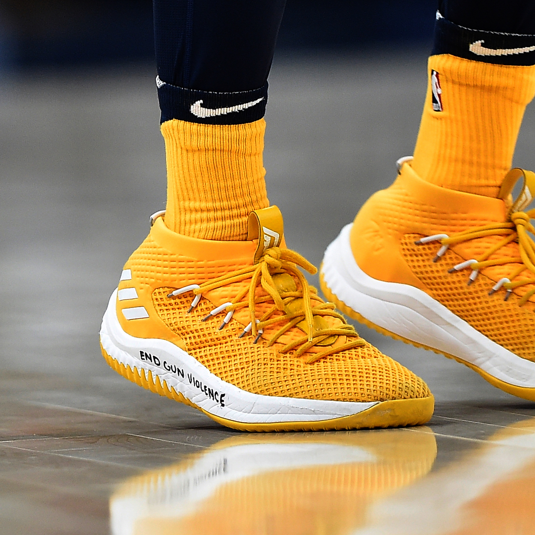 太阳总……有喜欢穿风骚球鞋的球员，走了一个塔克，冒出俩控卫…