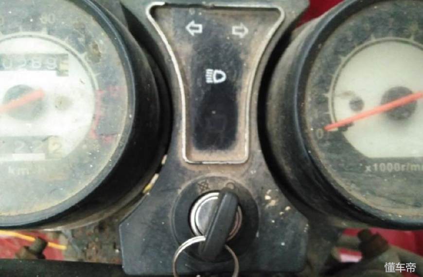 摩托车放置一会不好打火,摩托车放置时间久了怎么能启动