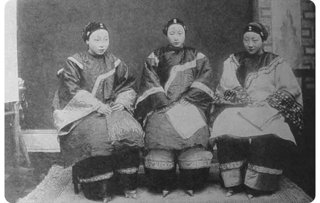 中国女性缠足从哪朝开始,女性缠足始于什么朝代