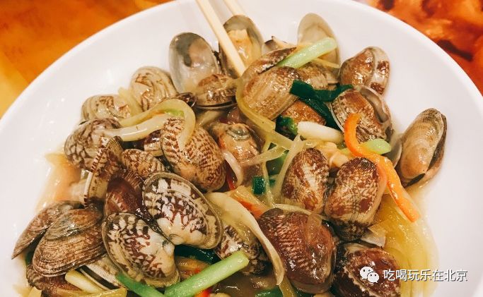 这么low的店，竟然这么多人抢着去吃