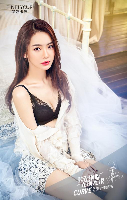 戚薇黑直短发照,戚薇黑色的大片