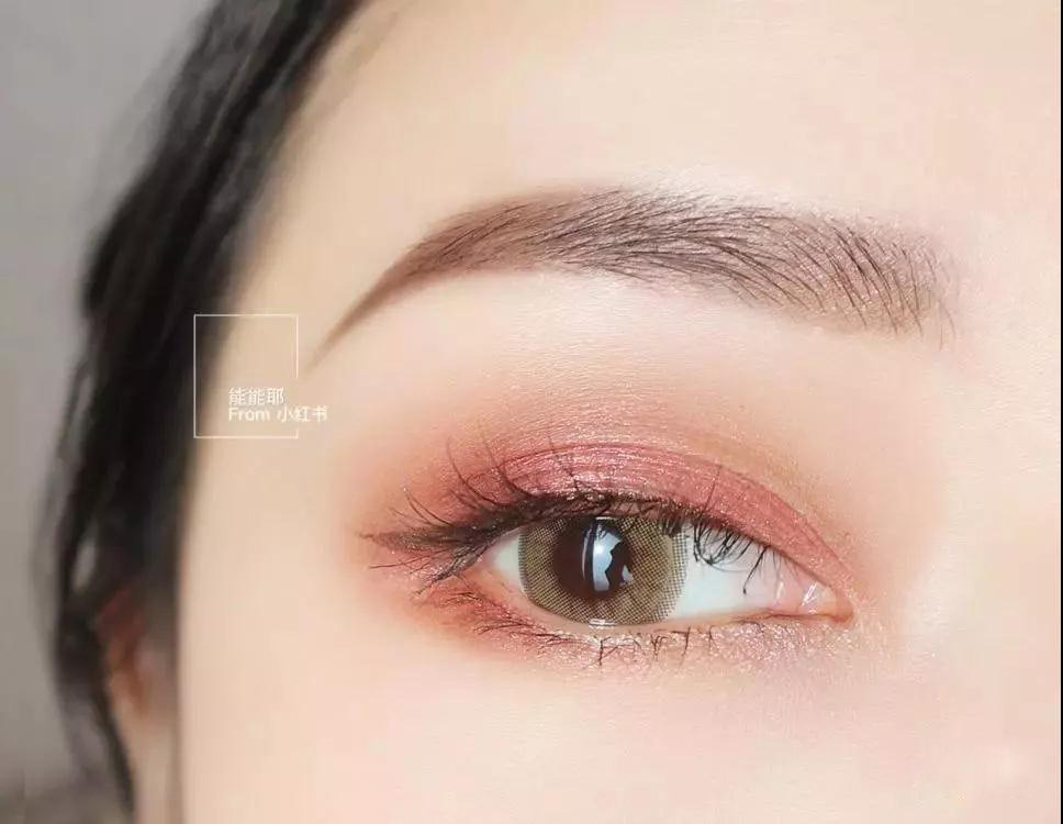 贫民窟女孩眼影拼多多买,新手美妆推荐好物平价