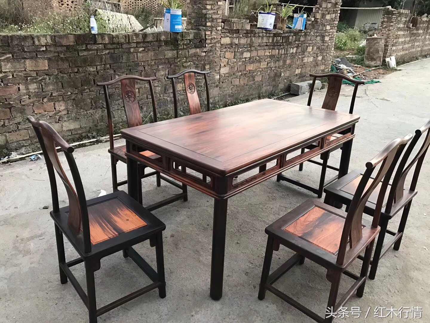 最流行的红木餐桌,哪种红木餐桌最实用好看