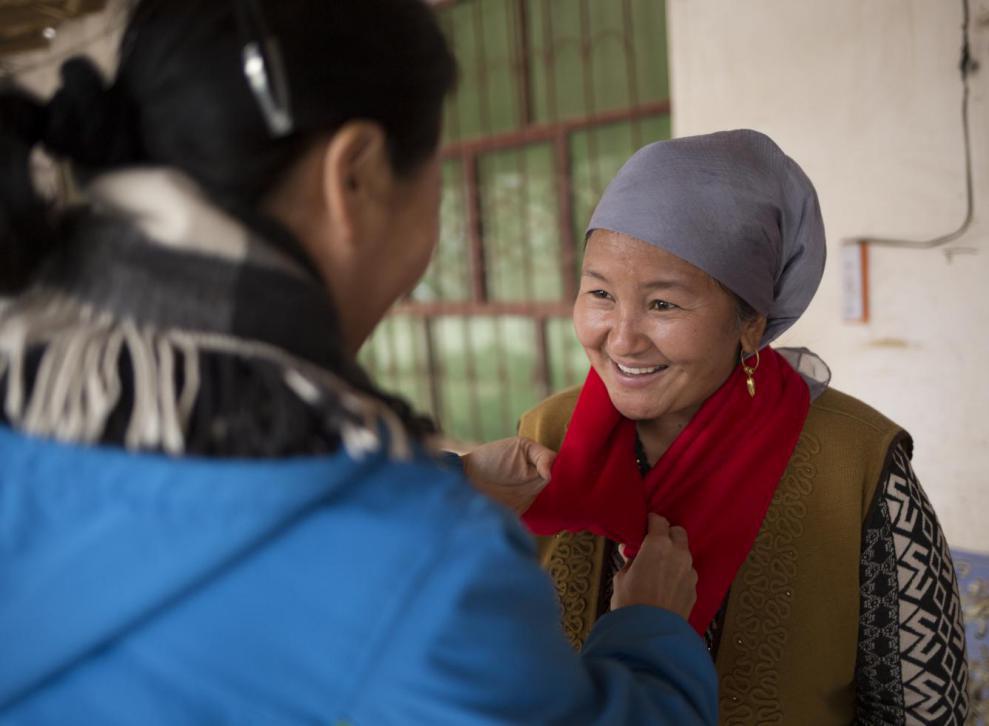 爱超越语言——北京志愿者在*疆新**的慈善活动感动人心