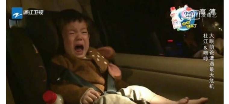 新生儿坐安全座椅抗拒吗,让宝宝坐安全座椅的好处