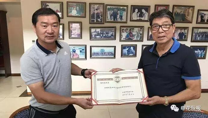 刘军穿西服,刘军申花