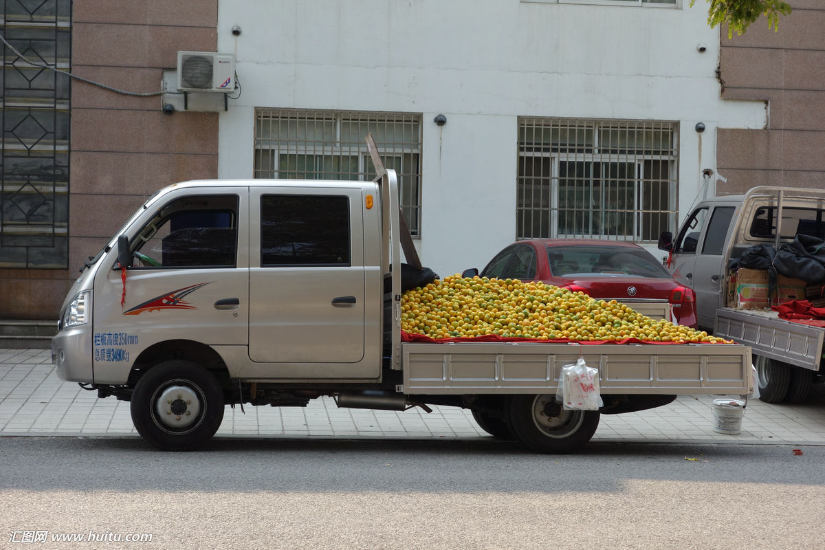 在县城开着小货车卖水果真实情况,小货车卖水果的真实经历