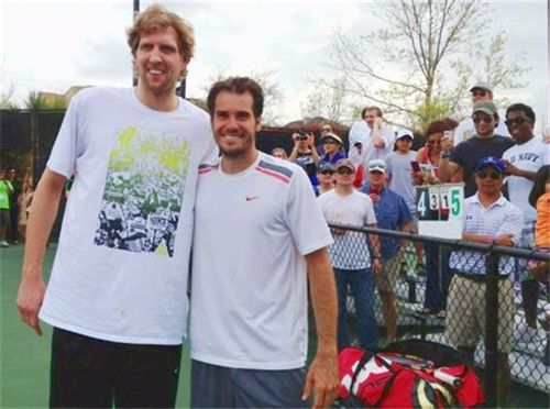 博尔特踢足球哪个后卫能追上,博尔特足球踢飞人