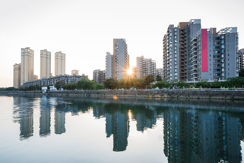 单反定焦和变焦对比,单反相机怎么选性价比高的