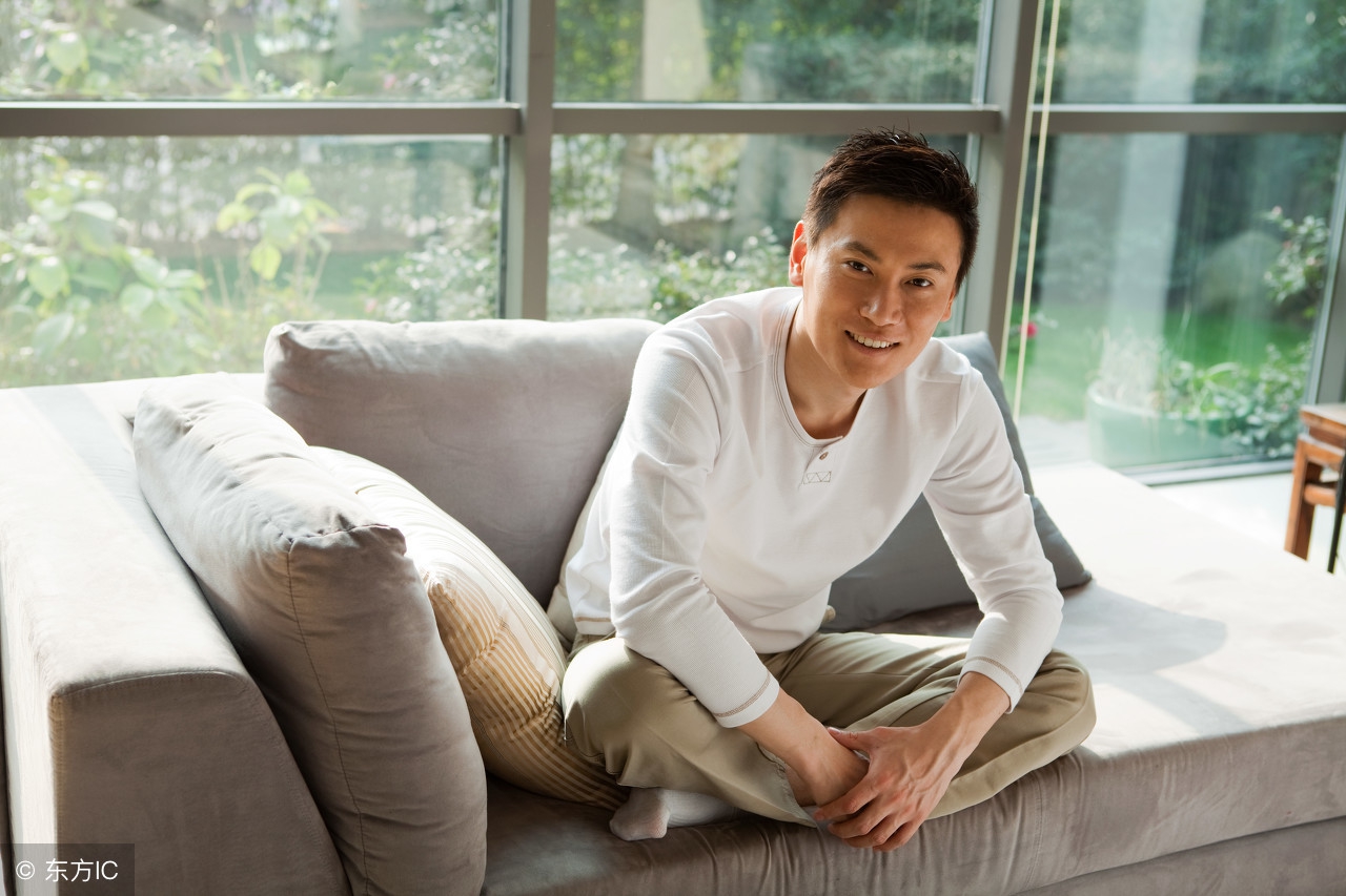 单反定焦和变焦对比,单反相机怎么选性价比高的