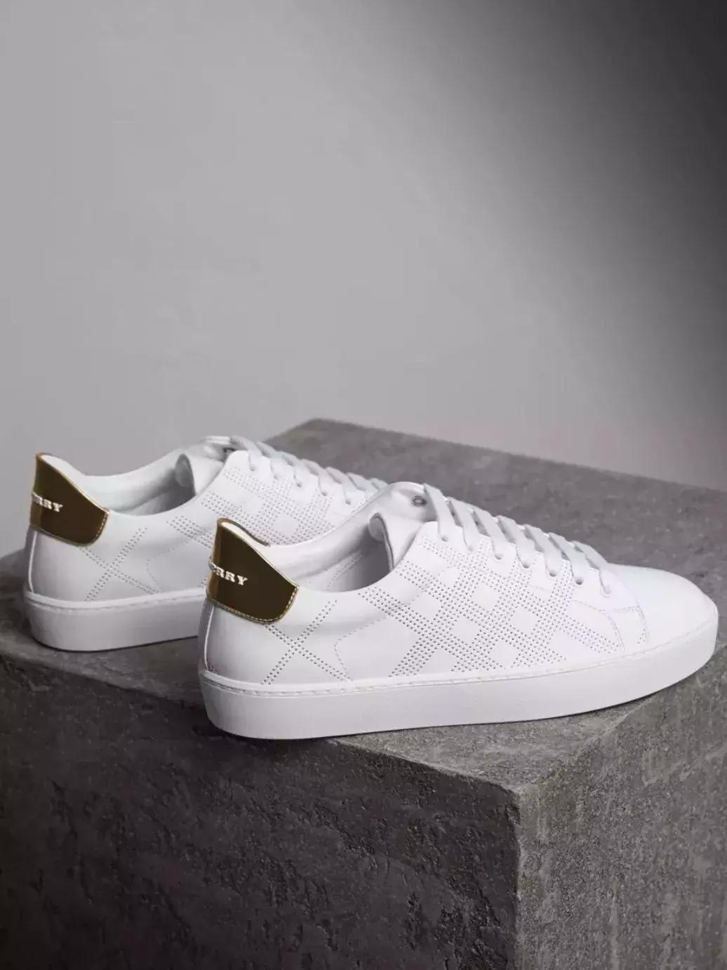 春夏小白鞋新款2022爆款百搭,百搭厚底小白鞋春夏