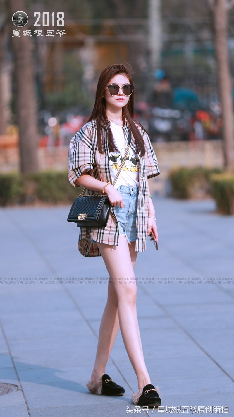 春季照着穿减龄时髦又优雅,热门女生春天这样穿真的很减龄