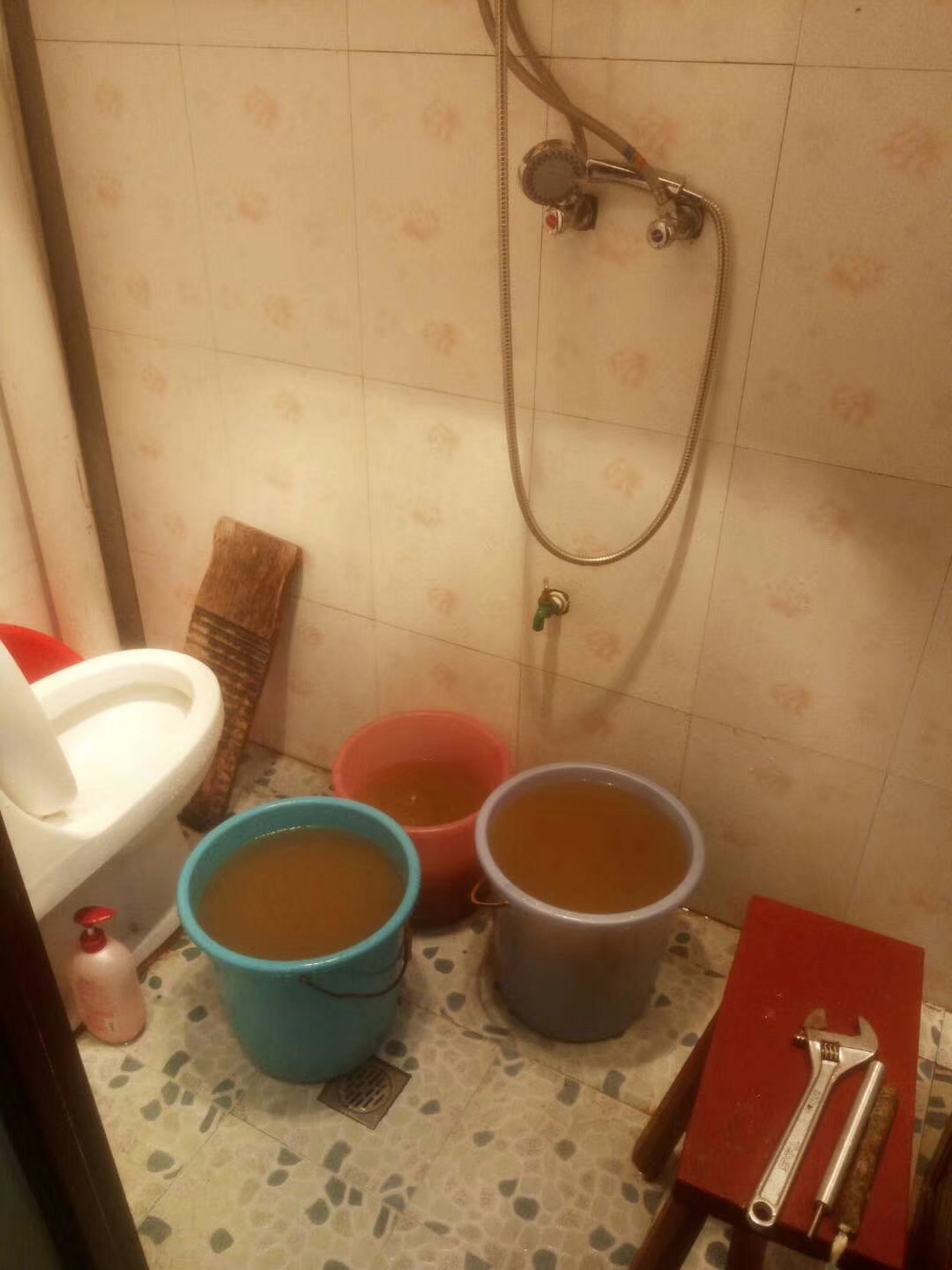 80鍗囩數鐑按鍣ㄥ鍑犱汉娲楁尽,80鍗囩數鐑按鍣ㄤ袱涓崼鐢熼棿鍚屾椂娲楁尽