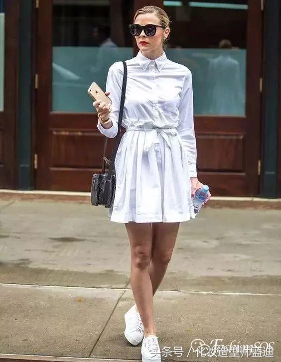 圆领卫衣长款百褶裙搭配图女款,百褶裙搭配卫衣搭配丝袜乐福鞋