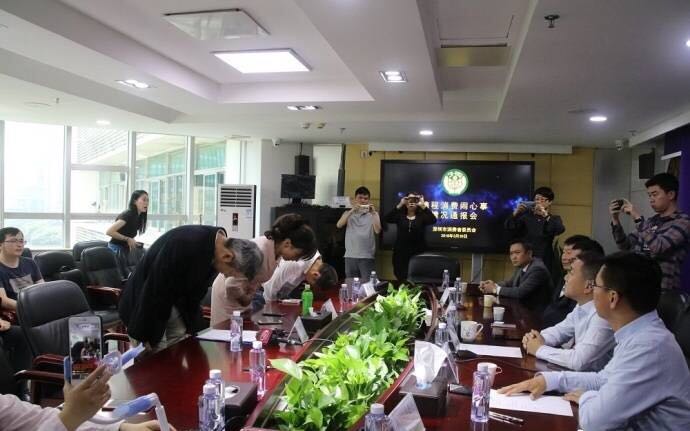 网友怒了：退6000元机票要再交9000？携程你让我们如何继续宠你