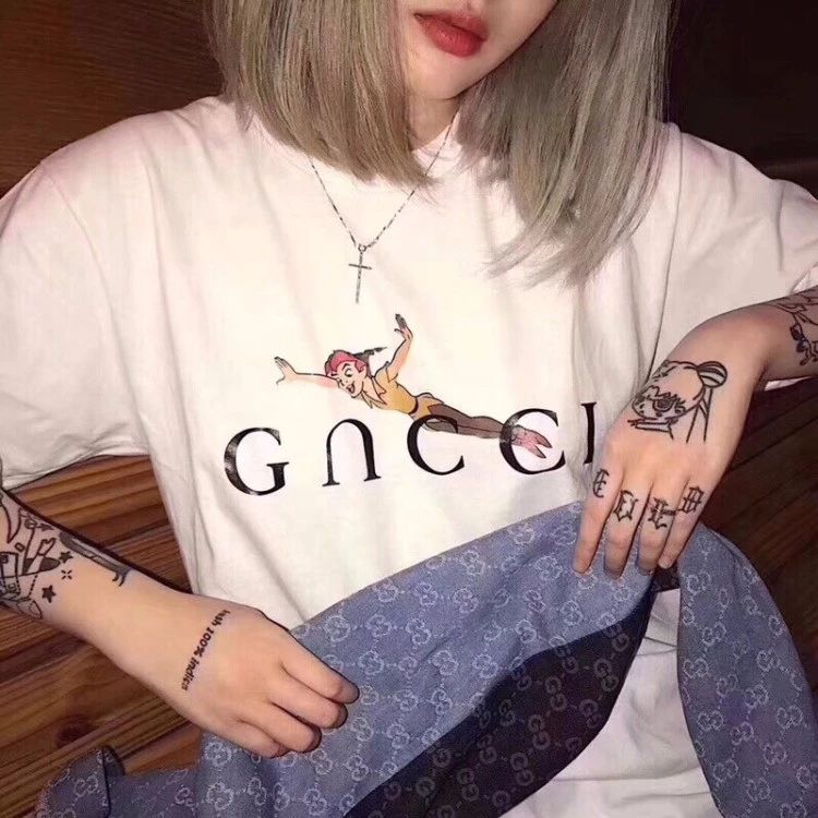 今年流行的ins风短袖t恤,日系潮牌超火ins宽松短袖t恤