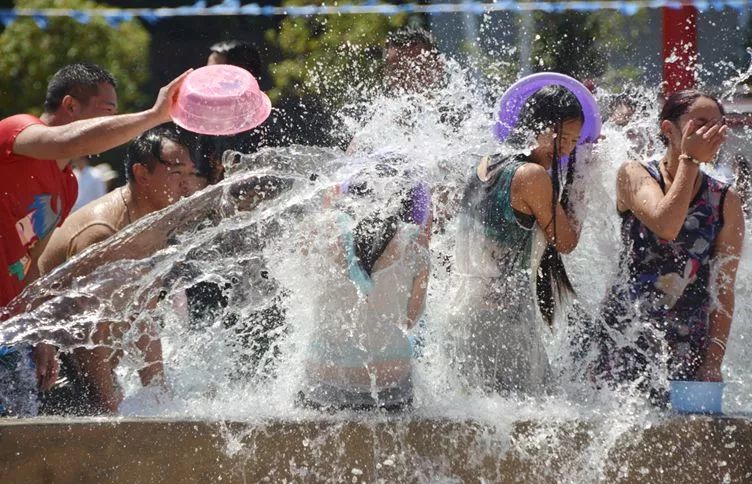 期待来云南的第一个泼水节,欢迎朋友们来云南泼水节