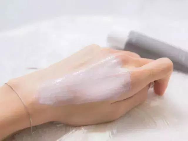 新买的安耐晒味道和以前的不一样,刚买的安耐晒和之前的味道不一样