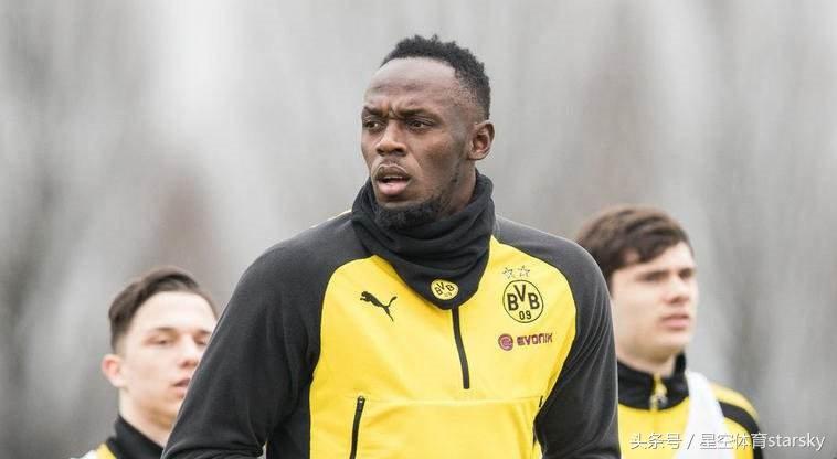 博尔特三连踢,博尔特冲出弯道