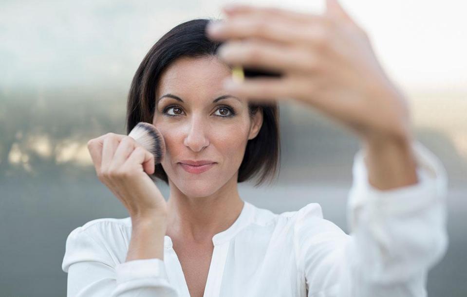 为啥年轻男人都喜欢老年女人,为啥18岁的男生喜欢成熟女人