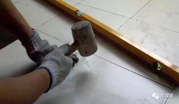 地砖不平砸了重新铺效果能好吗,卧室地砖铺的不平怎么补救