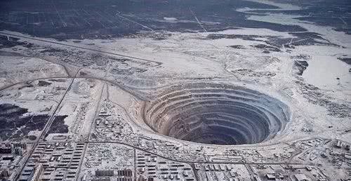 钻石为什么那么值钱 (钻石是怎么形成的为什么这么值钱)