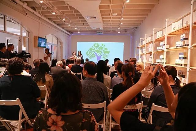 你还在做代购,人家已经靠代购把公司做上市了