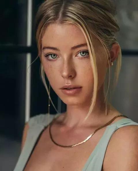 贾斯汀比伯前任赛琳娜,傻脸娜和贾斯汀比伯以前在一起