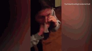 网上竟流行这个变态“挑战”：安全套从鼻子吸进去，从嘴巴拉出来