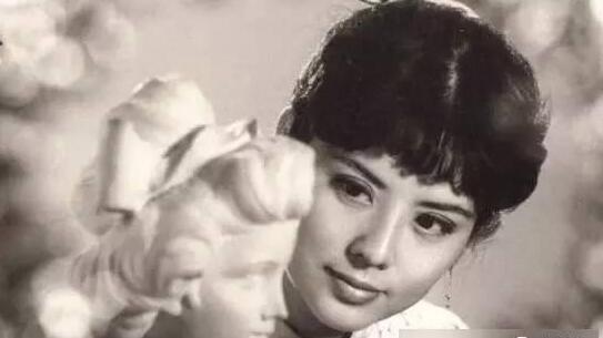 被誉为第一美妇，48岁靠选美一炮而红，60岁只剩下性感