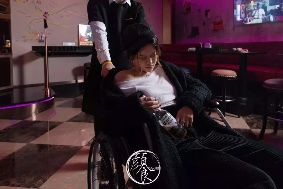 我在「纯K」中见到同一个姑娘，五次