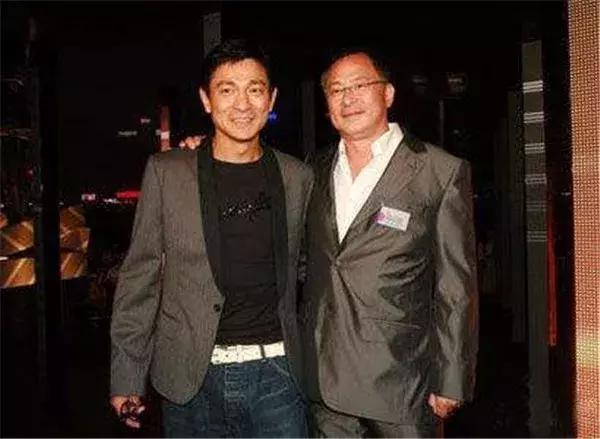 向华强砸儿子的电影,向华强刘德华巩俐合影